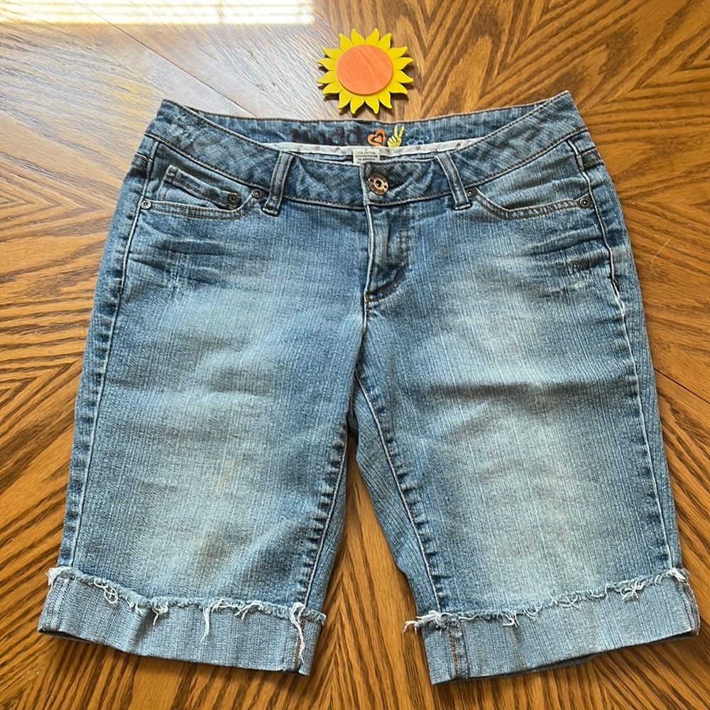 Mudd Bermuda / Long Stretch Denim Shorts GUC Women’s / Junior’s Size 7